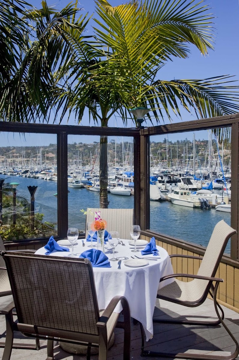 Blue Wave Bar & Grill